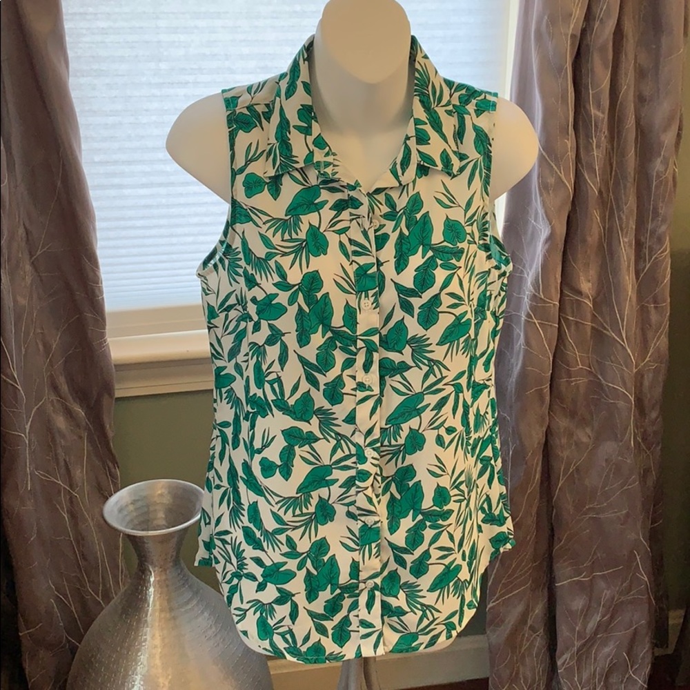 Banana Republic Sleeveless Button Down Blouse XS